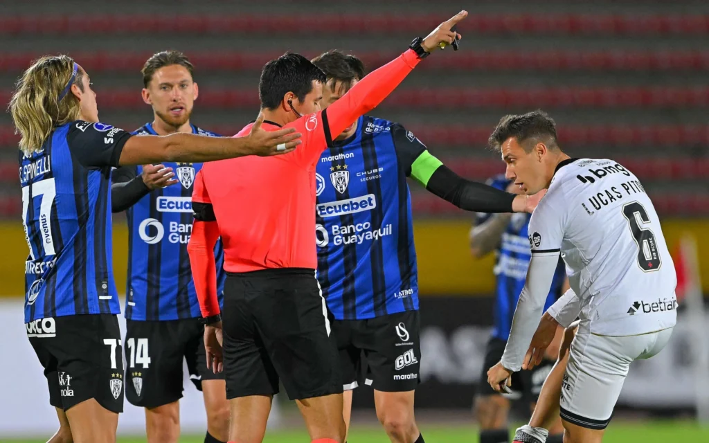 Expulsao Lucas Piton